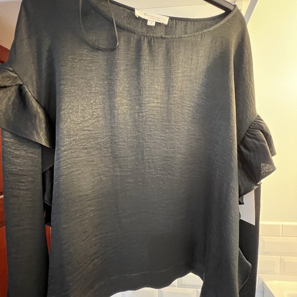 Two by Vince Camuto Black top